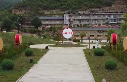 陜西延安馮家營村：上至九十九 下到剛會走 人人都會打腰鼓