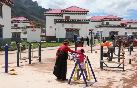 晴朗的天空——青藏高原各族人民的新生活主題攝影展覽作品選登