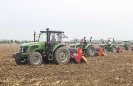 安徽330萬(wàn)臺(tái)套農(nóng)機(jī)具備戰(zhàn)“三秋”