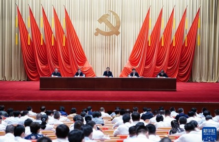 習(xí)近平：信念堅定對黨忠誠實事求是擔(dān)當(dāng)作為 努力成為可堪大用能擔(dān)重任棟梁之才