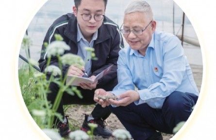 蔣玉根：農(nóng)民信賴(lài)的土肥專(zhuān)家