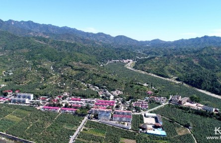 河北省內(nèi)丘縣崗底村：挑起“金扁擔” 端上“金飯碗”