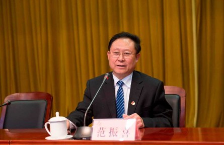 全國(guó)道德模范提名獎(jiǎng)獲得者范振喜：“農(nóng)民鐵書(shū)記”34年踐諾 將窮山村建成“明珠”