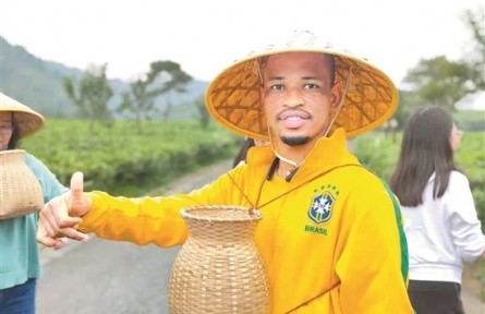 外國留學(xué)生點贊：我要把中國鄉(xiāng)村振興經(jīng)驗帶回自己的國家