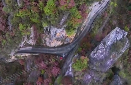 江西遂川：“掛壁村”的“高興路”