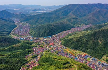 浙江長(zhǎng)興新川村：村民變“股東” 搞活村經(jīng)濟(jì)