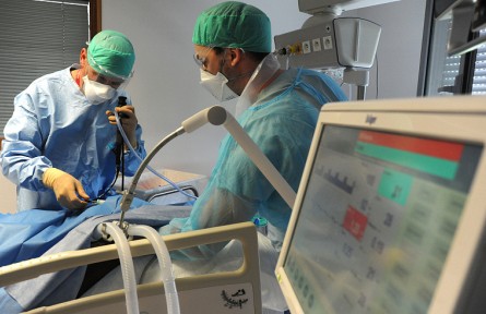 科技名詞 | 體外膜氧合器 extracorporeal membrane oxygenerator，ECMO