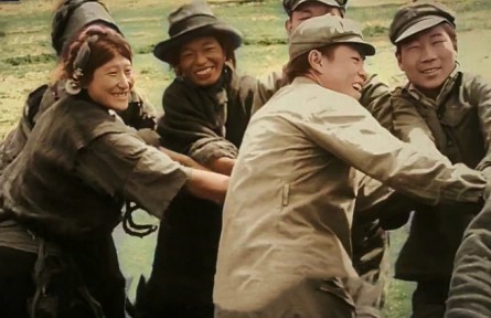 格?；ㄩ_(kāi)！珍貴影像上色修復(fù)，看西藏百萬(wàn)農(nóng)奴站起來(lái)?