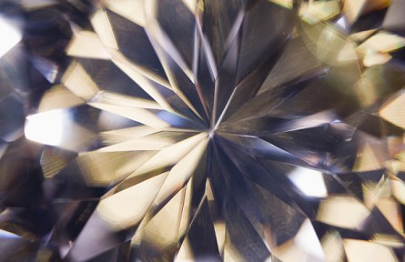 日本研究明確“納米多晶金剛石”實現(xiàn)迄今最高強度