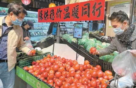 北京新發(fā)地多舉措?！安嘶@子”安全穩(wěn)定 日均蔬菜上市量2萬噸