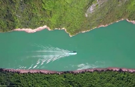 【在習(xí)近平新時代中國特色社會主義思想指引下】堅持綠色發(fā)展 建設(shè)美麗中國