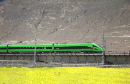 【沿著總書記的足跡】奮力譜寫雪域高原發(fā)展新篇章