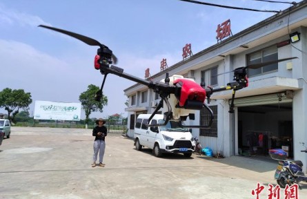 00后”新農(nóng)人周凡越：玩轉(zhuǎn)“十八般”農(nóng)機(jī)促增收