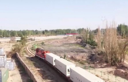 新疆開行2022年首趟新梅冷鏈專列