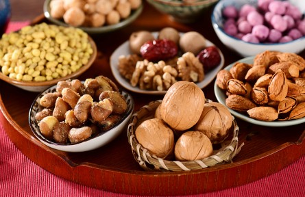 辟謠 | 吃堅(jiān)果相當(dāng)于喝油？吃對(duì)了還能減肥呢！