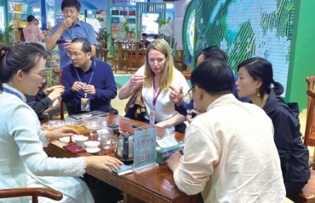 撬動(dòng)萬(wàn)億市場(chǎng) 培育農(nóng)業(yè)國(guó)際競(jìng)爭(zhēng)新優(yōu)勢(shì)——第七屆食博會(huì)和首屆預(yù)博會(huì)見(jiàn)聞