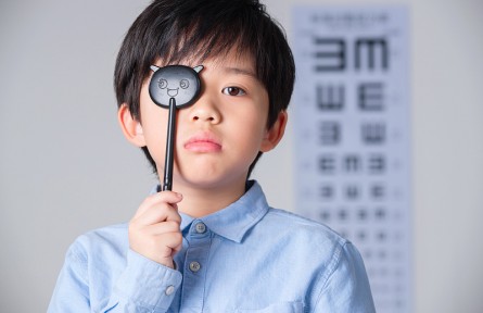 辟謠 | 長期戴眼鏡，會讓眼睛變凸嗎？