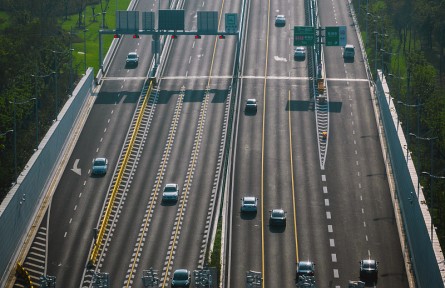 辟謠|高速路上是越快越省油嗎？