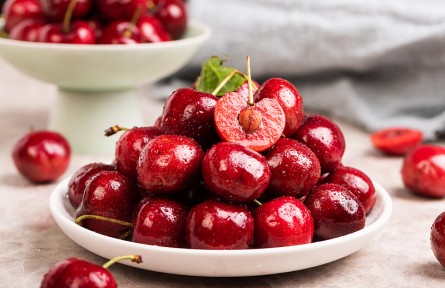 車(chē)?yán)遄邮谴筇?hào)櫻桃？