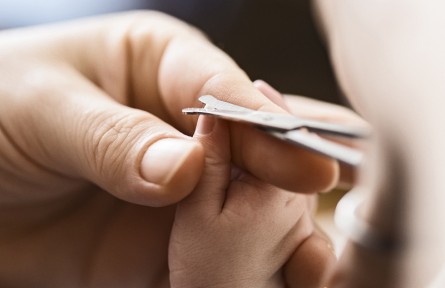 指甲長(zhǎng)倒刺是缺少維生素？