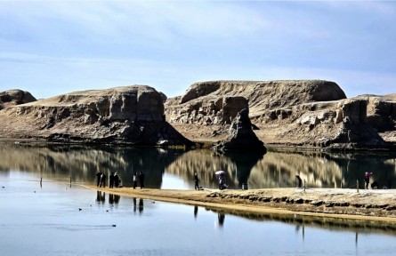 青海：水上雅丹，地質(zhì)奇觀