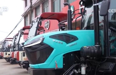 育種插秧、翻耕稻田，生產(chǎn)忙！各地春耕沃野生機(jī)勃勃