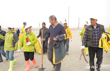 敢教黃沙換春裳——院士帶志愿者團隊十一載植綠塔克拉瑪干沙漠