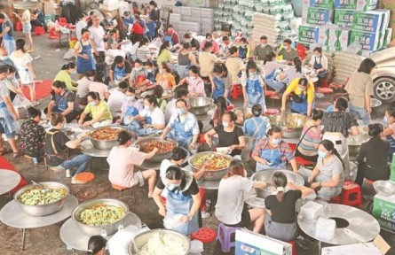 貴州榕江：每天1萬份盒飯送往救援一線