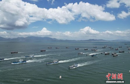 “中國南海漁都”鳴笛開漁 千帆競發(fā)盼魚蝦滿艙