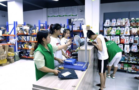 快遞進(jìn)村添活力 鄉(xiāng)村振興“郵”作為