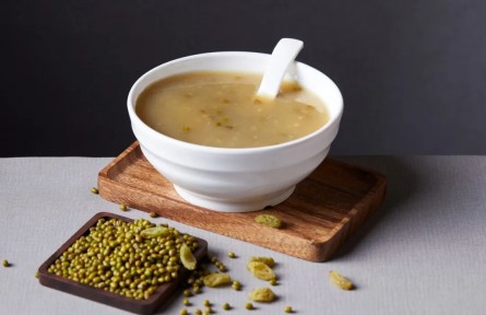 辟謠|吃藥時(shí)不能喝綠豆湯，會(huì)“解藥”？